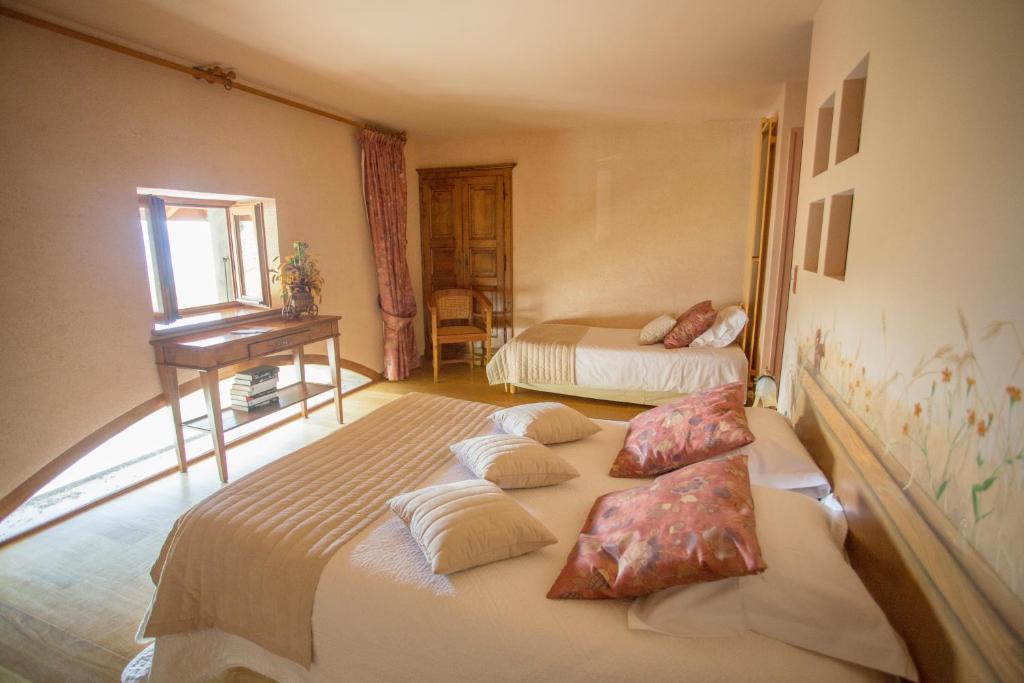 Le Bonheur Dans Le Pre Hotel Lucinges Ruang foto